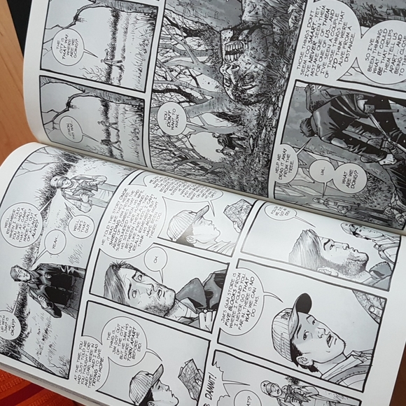 3/$28 SALE The Walking Dead Vol. 1 Days Gone By - Picture 3 of 3